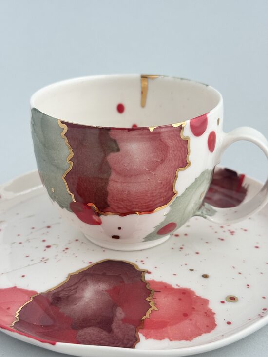 Porcelāna krūze ar apakštasi