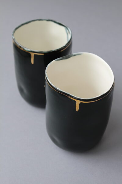 Set of black cups 